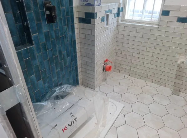 Metro walls, hexagon floor — Teal feature wall, white brick bond