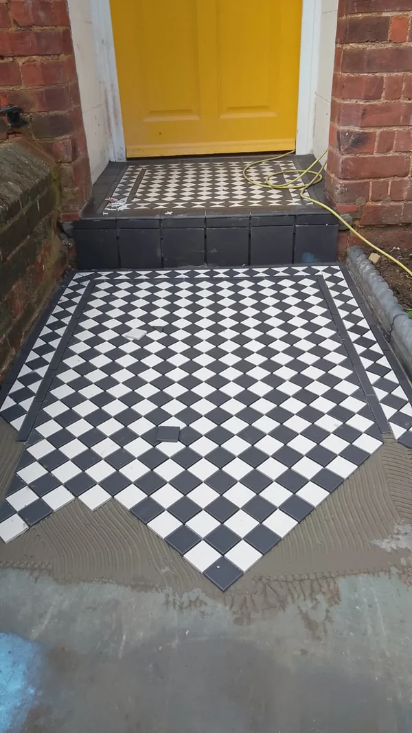Victorian path — Chequer with dog-tooth border